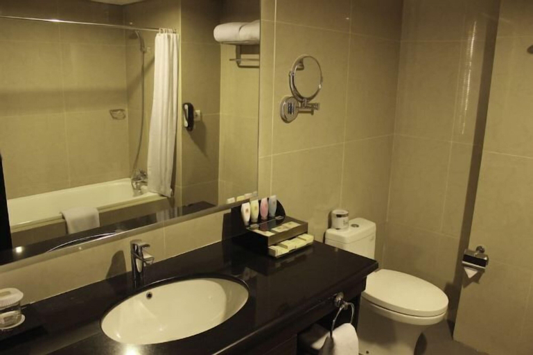 Bathroom 10