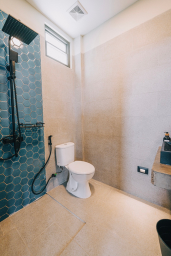 Bathroom 5, Kagumi Villa with Mountain View, Bogor