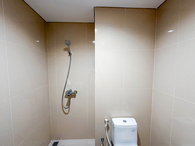 Bedroom 4, Elegant and Compact 1BR at Grand Sungkono Lagoon Apartment By Travelio, Surabaya