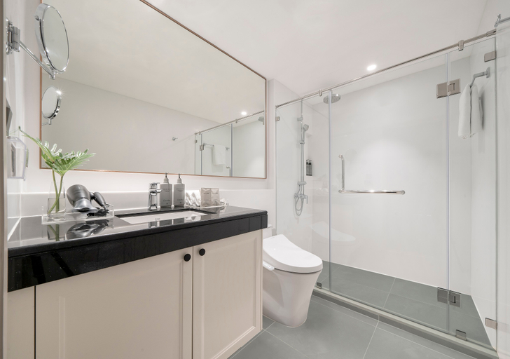 Bathroom 10