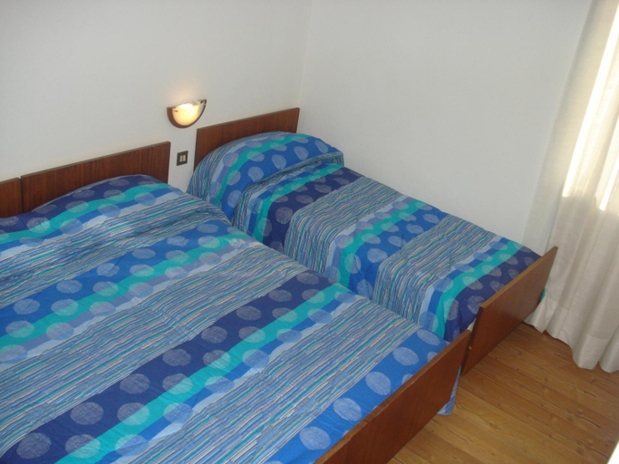 Bedroom 2, Albergo Larese, Belluno