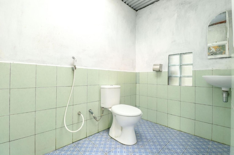 Bathroom 23