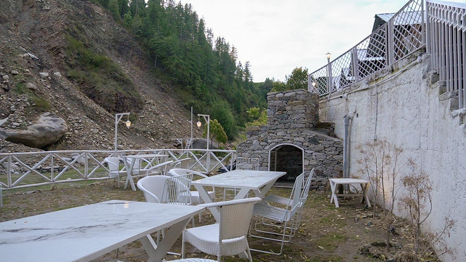 Others 5, The Break Time Barot, Mandi