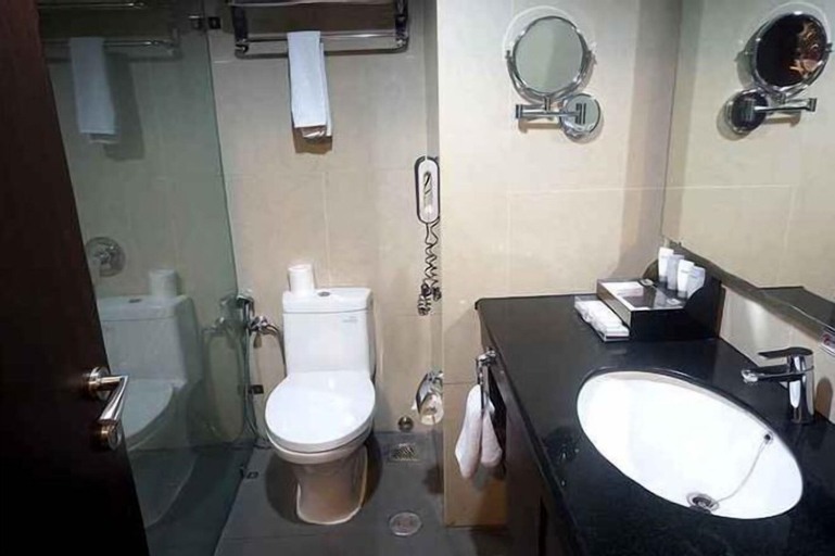 Bathroom 12