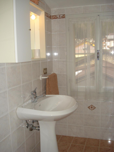 Bathroom 3, Albergo Larese, Belluno