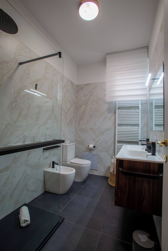 Bathroom 3, HouSmart Lorenzo Costa 17, Bologna
