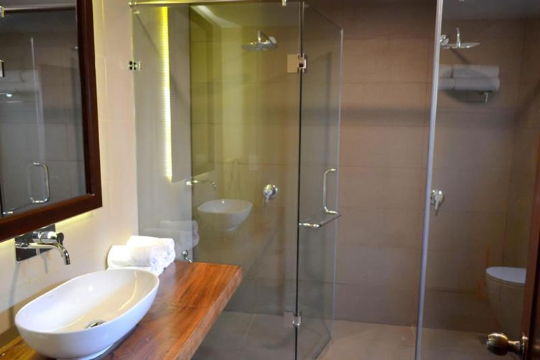 Bathroom 5, Kethaka Aga, Thissamaharama