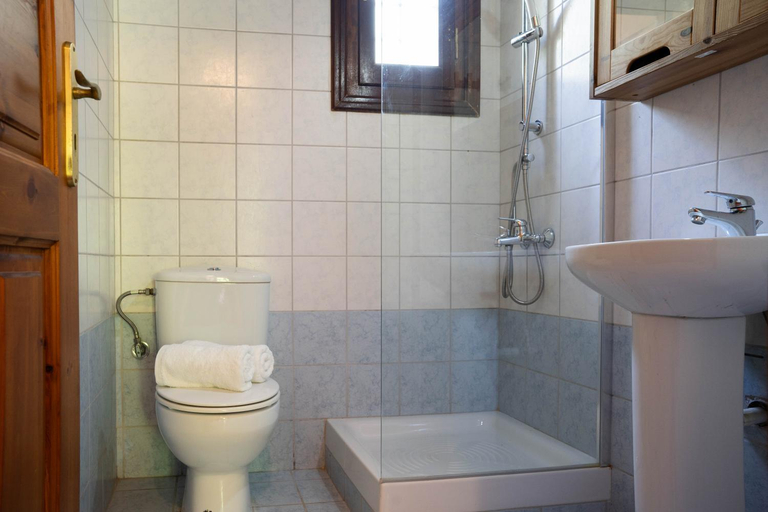 Bathroom 3, Villa Aloe, Crete