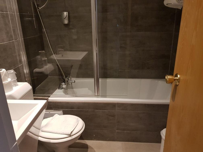 Bathroom 5, Hôtel du Maine, Paris
