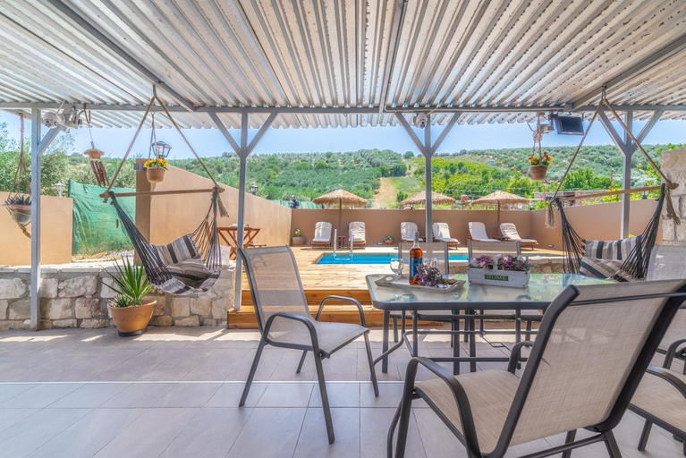 Food & Drinks 5, Countryhouse Villa with pool & private parking, Crete