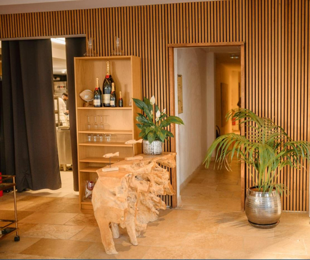 Public Area 1, Hotel de la Mer, Var