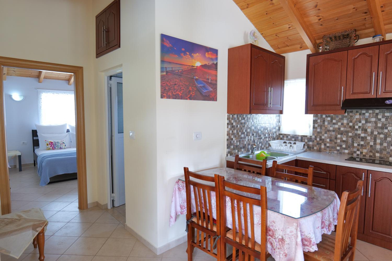 Others 5, Kristal Apartments, Sarandës