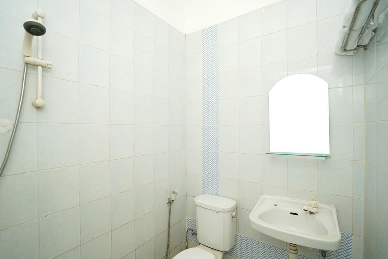 Bathroom 14