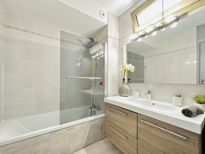 Bathroom 2, L'azur - 3 pieces centre Cannes - Terrasse, Alpes-Maritimes