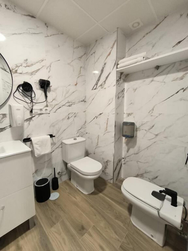 Bathroom 2, Apartamentos Avenida Tropical by Bossh, Granada