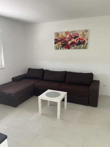 Others 3, Apartmani Matko, Nin