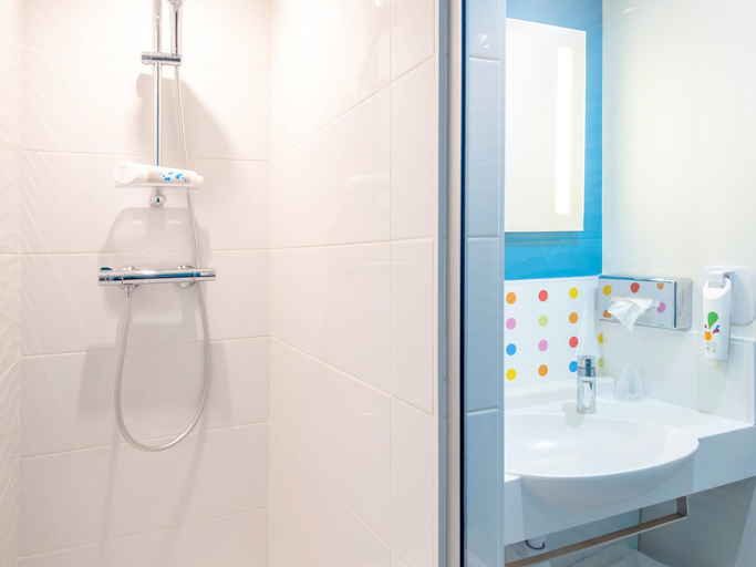 Bathroom 4, Ibis Styles Fréjus Saint Raphaël, Var