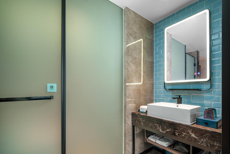 Bathroom 3, Echarm Hotel Guigang Pingnan Jiangbin Mingmen River View, Guigang