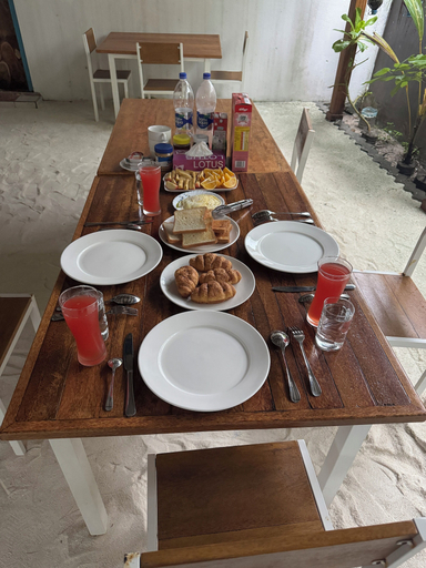 Food & Drinks 5, Mandhoo Inn