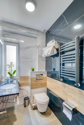Bathroom 10