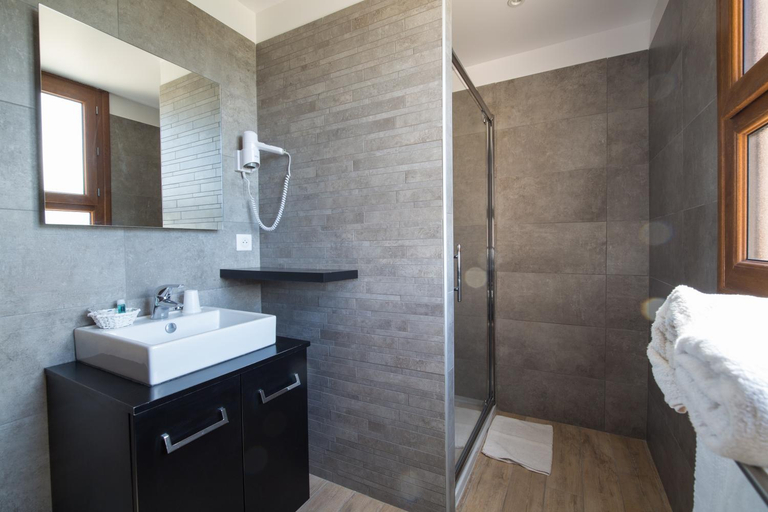 Bathroom 3, Auberge Lustincone, Haute-Corse