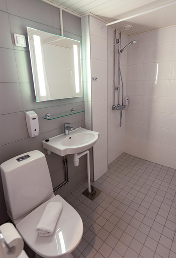 Bathroom 4, Hotel Hirvi, Central Finland
