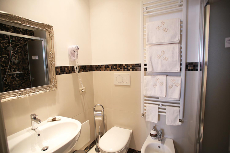 Bathroom, B&B del Duomo, Bari