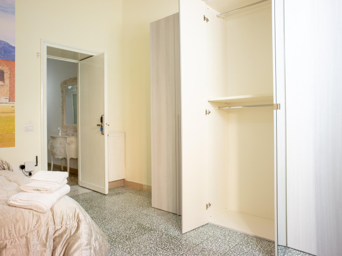 Others 4, Apartment Enea, Napoli