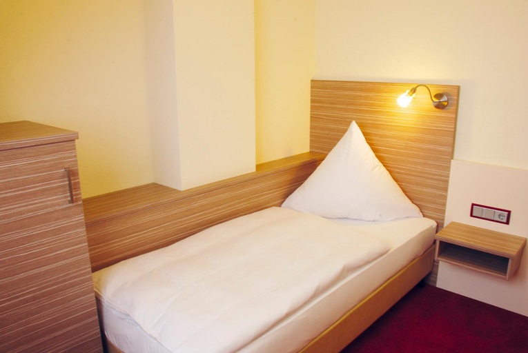 Bedroom 2, Hotel Muhleneck, Friesland