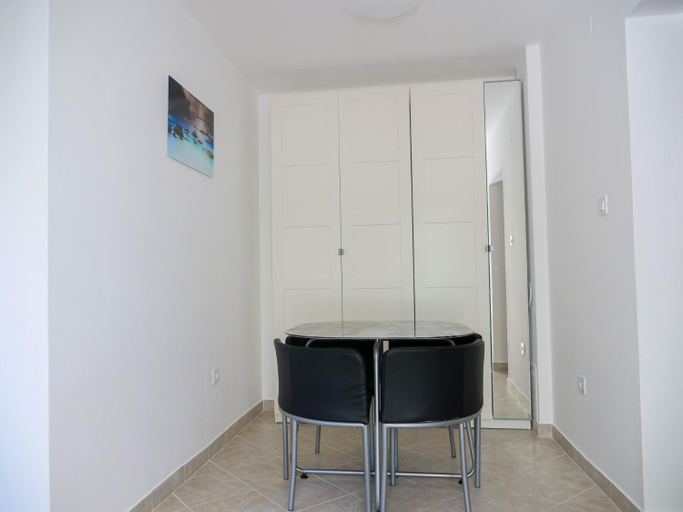 Others 5, Apartment Spomax, Pag
