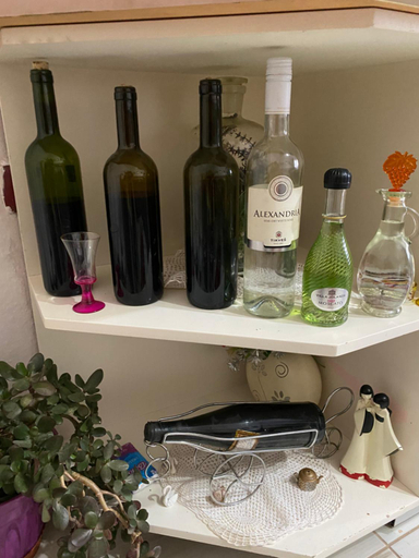 Food & Drinks 3, Apartament Karafili, Pogradecit