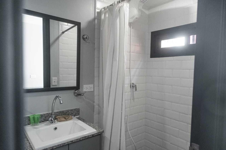 Bathroom 3, Nomada Container Hotel Panama City, Panamá