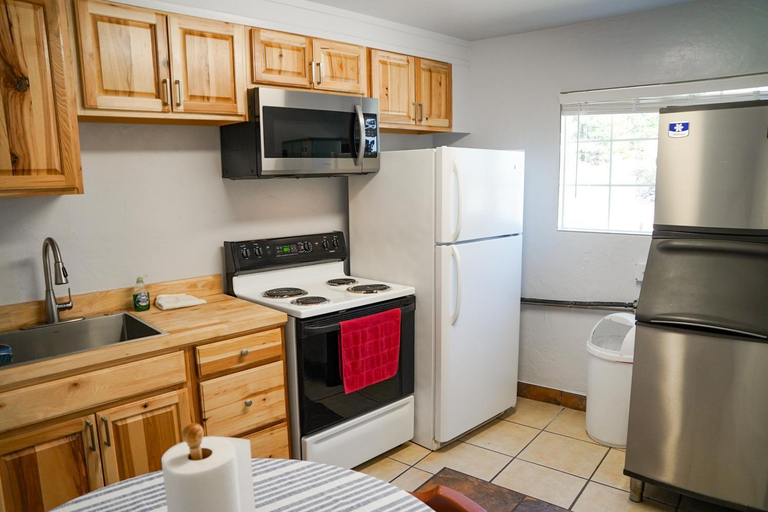 Others 5, Swiss Holiday Lodge, Siskiyou