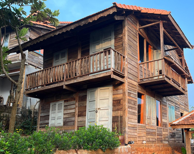 Exterior 7