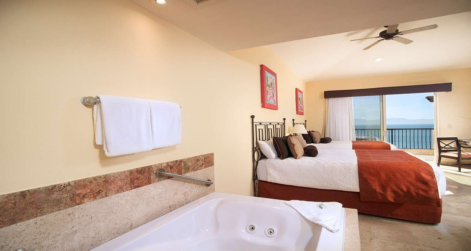 Others 5, Luxury Suite at Villa del Palmar, Compostela