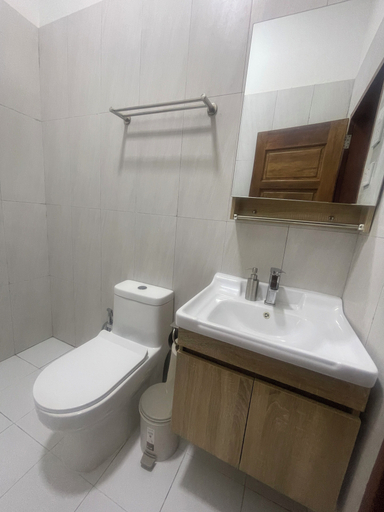 Bathroom 3, Mandhoo Inn