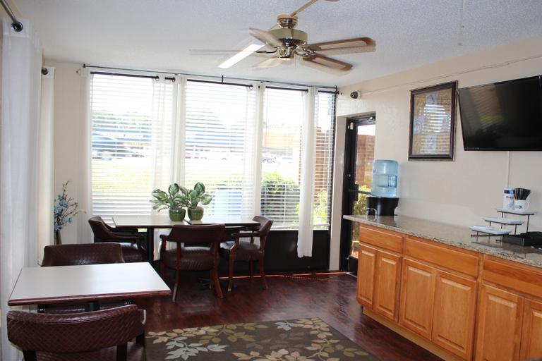 Others 4, Economy Inn, Iredell