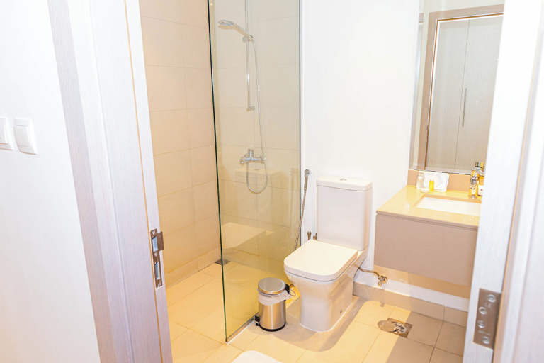 Bathroom, Bloomfields Modern STU in Waters Edge, Yas Island