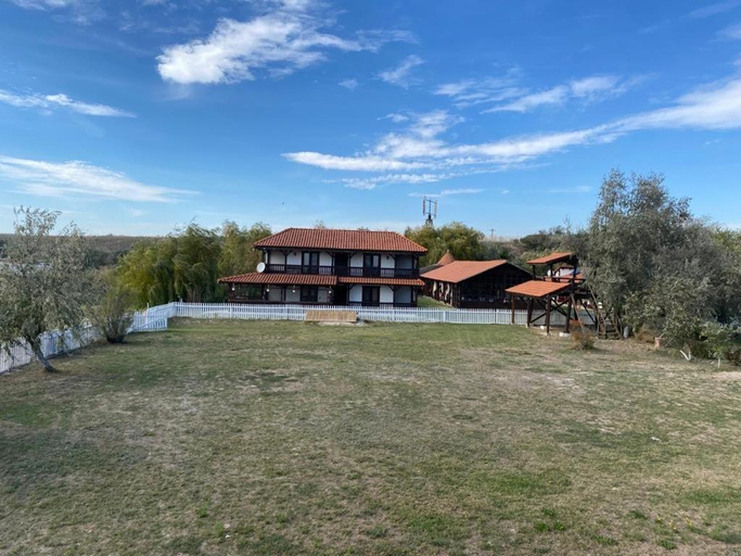 Others 4, Complex Plaja Golf, Corbu