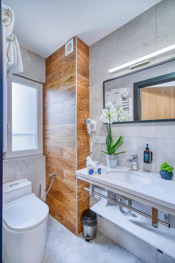 Bathroom 12