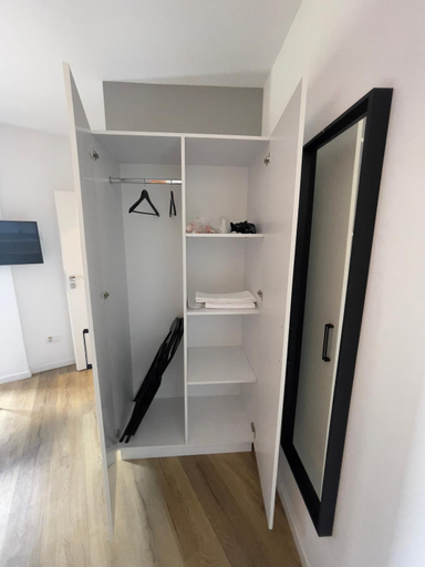 Others 2, Rooms, Bacau