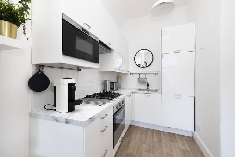 Others 5, Bright and Modern Flat with desk, Edinburgh