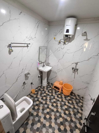 Bathroom 3, Hotel Goyal Palace, Agra