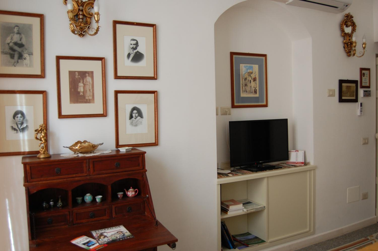 Others 4, B&B del Duomo, Bari
