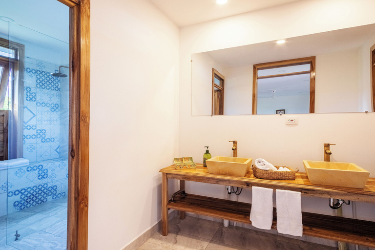 Bathroom, Casa de Campo el Edén, Armenia