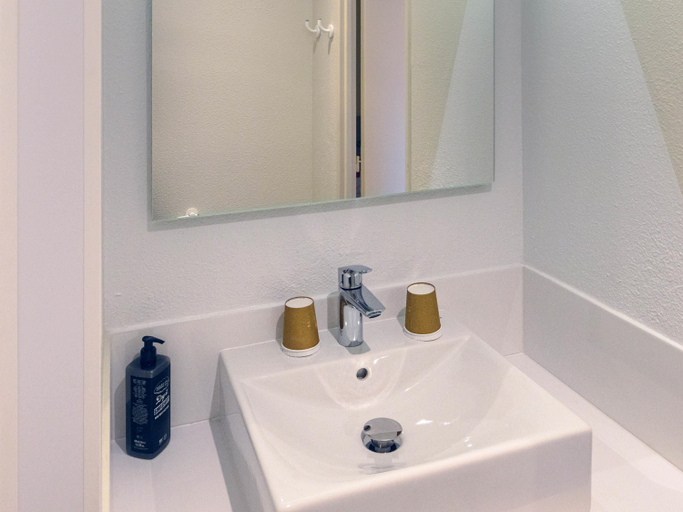 Bathroom 4, ibis Budget La Teste Bassin d'Arcachon, Gironde