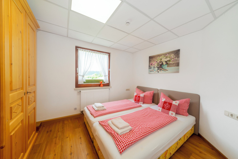 Bedroom 2, Gasthof Kanzlersgrund, Schmalkalden-Meiningen