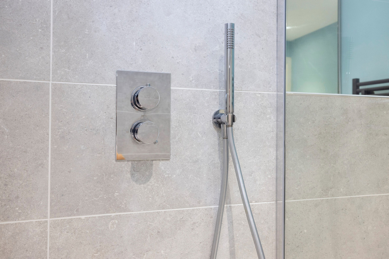 Bathroom, Inviting Flat near City Centre, Edinburgh