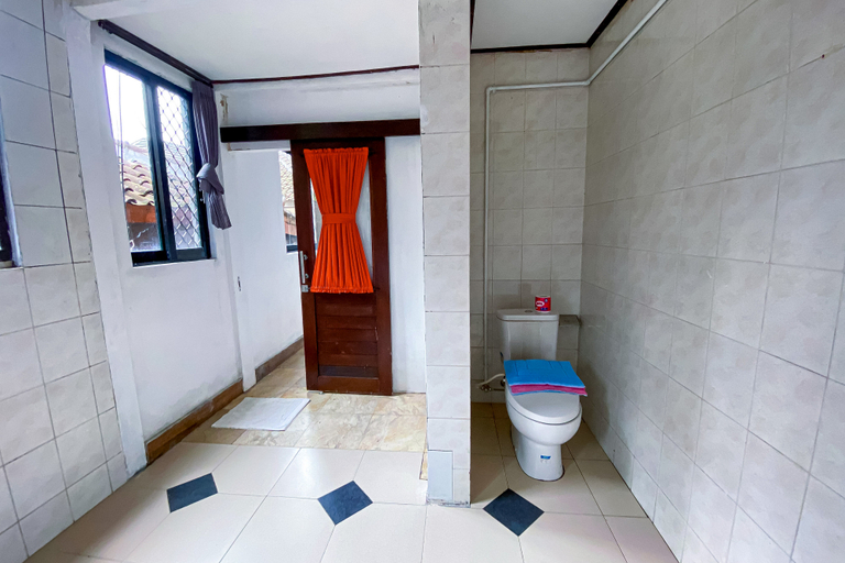 Bathroom 3, RedDoorz @ Garden Suly Villa Peliatan Ubud, Gianyar