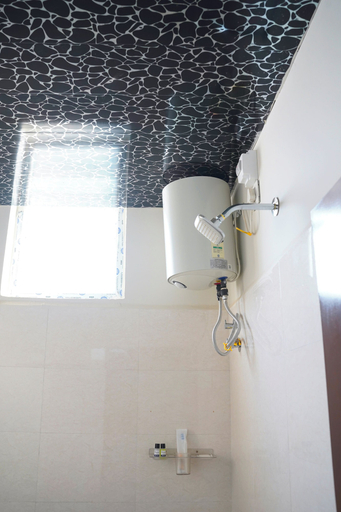 Bathroom 3, Dwaraka Heaven Luxury rooms, Hyderabad